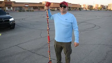 BLINCOO founder holding the full-length rope