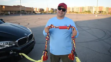 A person presenting the full BLINCOO six-knot rope